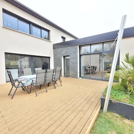 Holiday home Maison Recente 200m2 Proche Du Circuit Du Mans Au Calme *