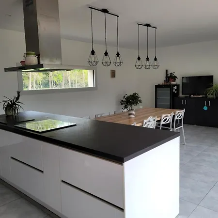 Сasa de vacaciones Maison Recente 200m2 Proche Du Circuit Du Mans Au Calme