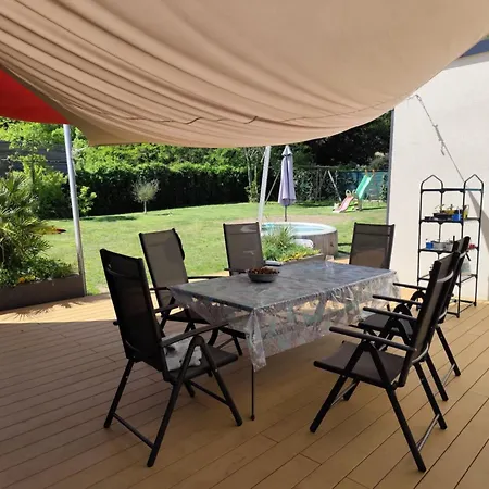 Holiday home Maison Recente 200m2 Proche Du Circuit Du Mans Au Calme Change (Sarthe)